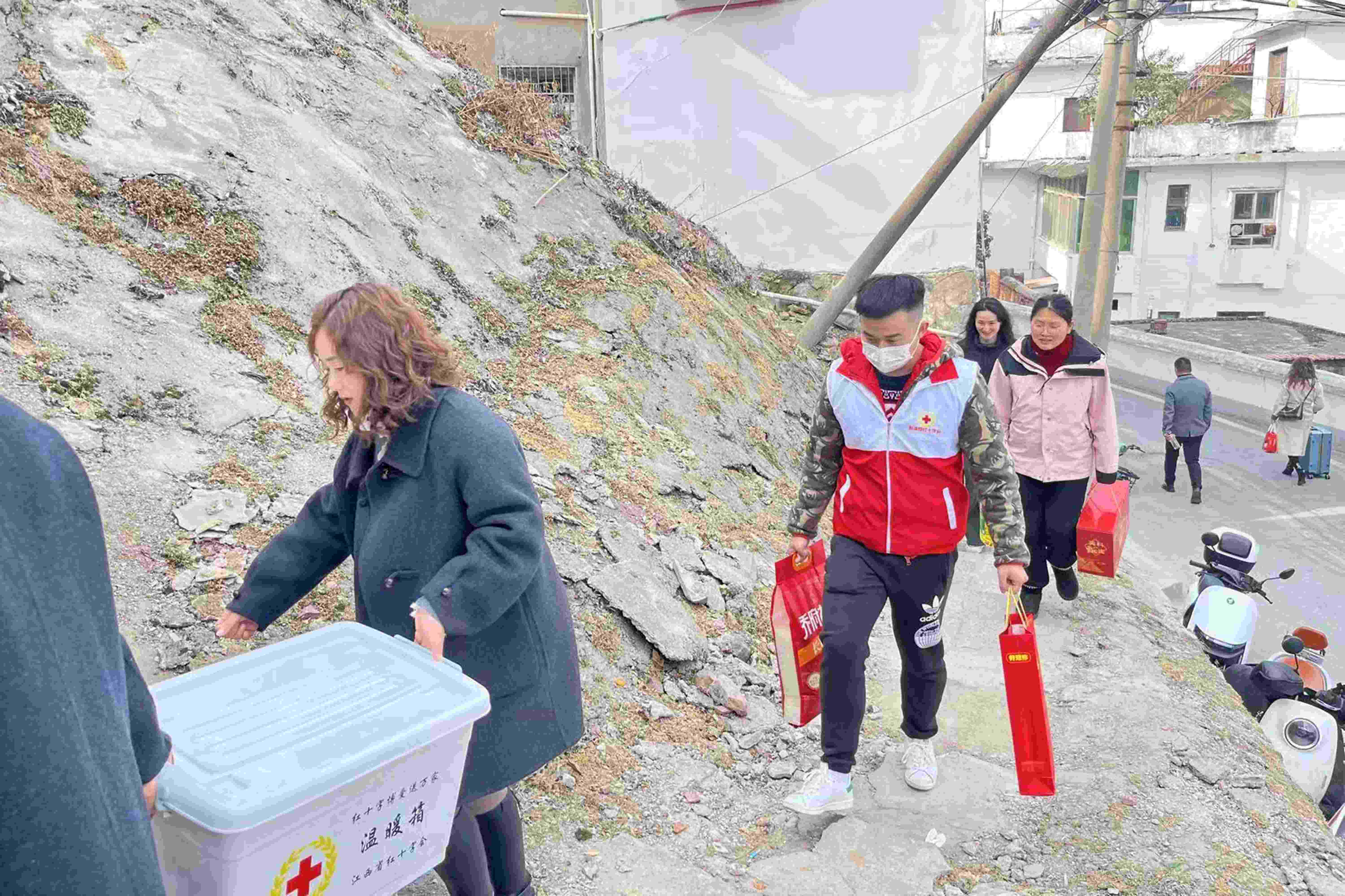 江西壹定发医疗为彭泽县60户贫困户送温暖